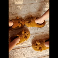 Liewood AVIAJA Bär-Hausschuhe Golden caramel Discount