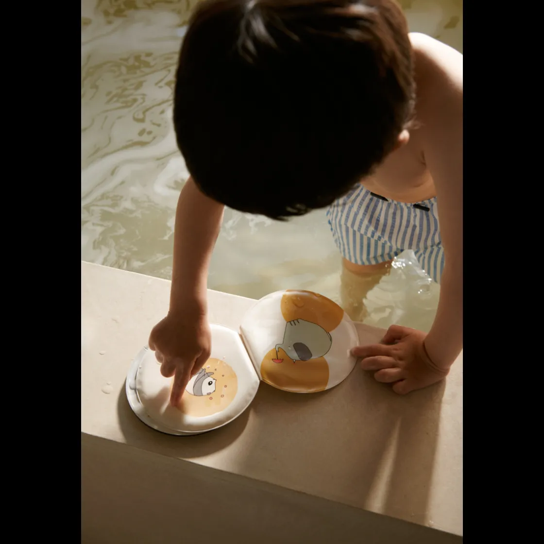 Liewood Waylon Water Buch Circus / Sandy Hot